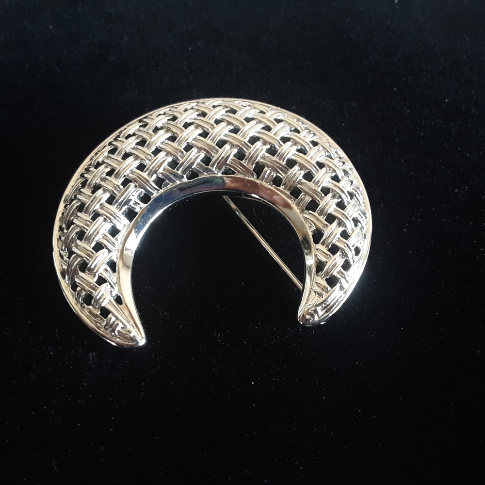 Vtg.Trifari Jewelry Brooch & earrings Basket Weave - Picture 3 of 8
